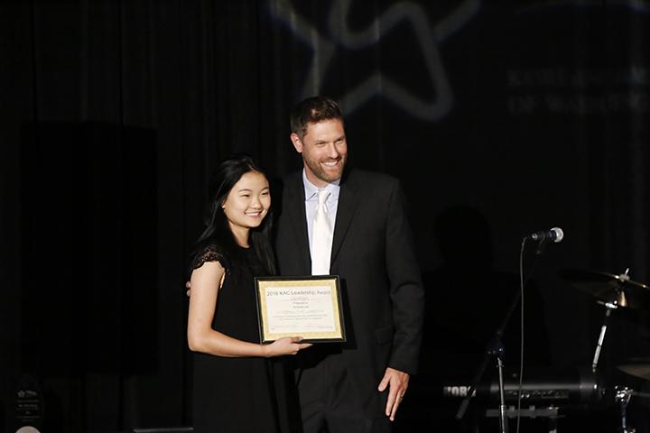 Mindy Lee Receives National High School Leadership Award